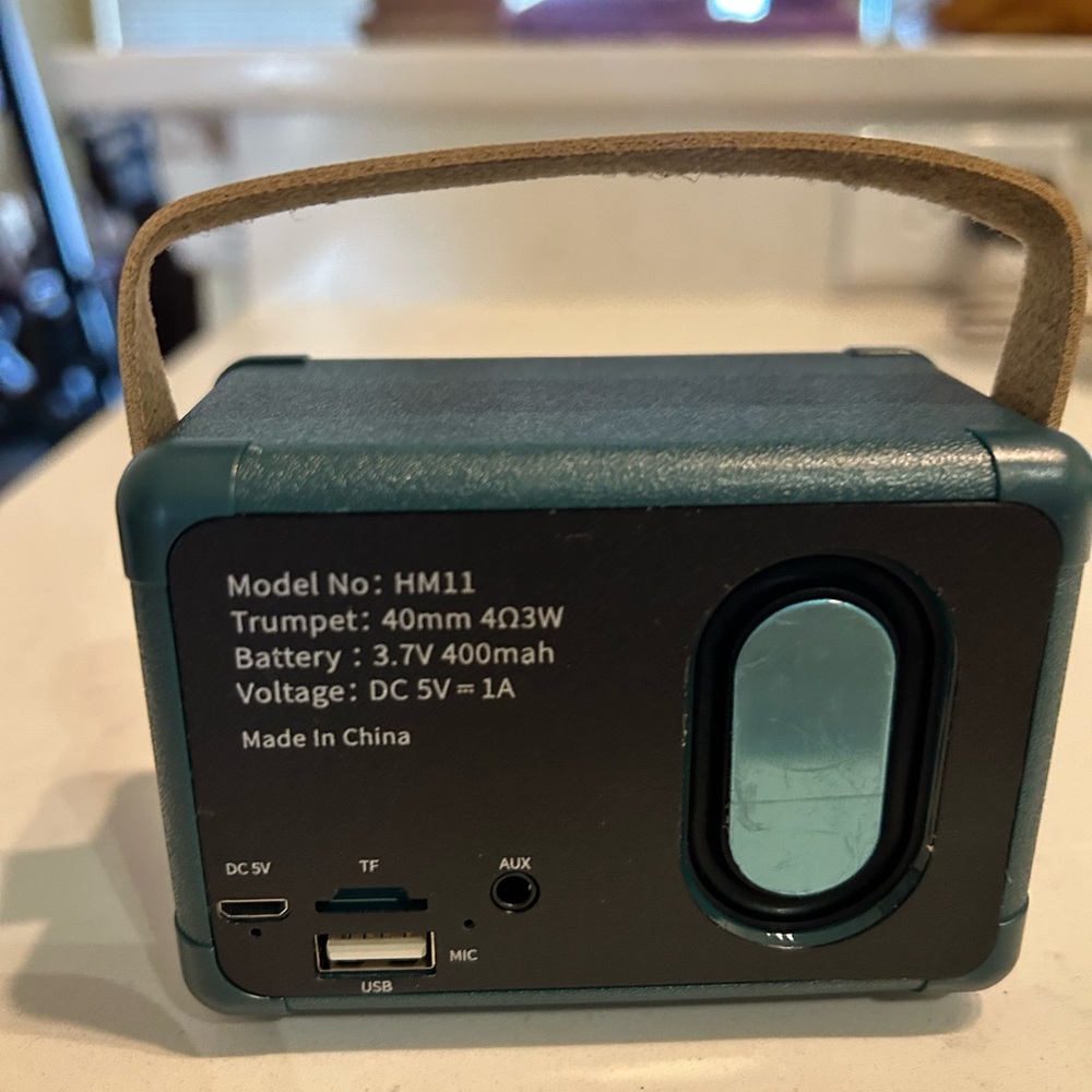 TechTrendz Mini Retro Wireless Speaker - Picture 2 of 4
